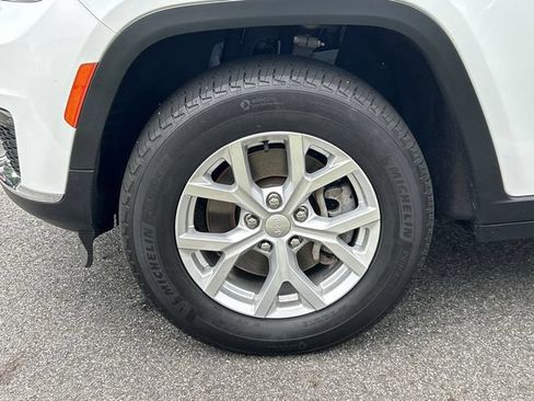 Used 2023 Jeep Grand Cherokee L Limited AWD/4WD image 10