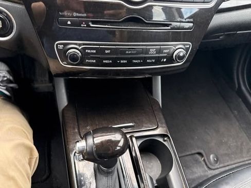 Used 2015 Kia Cadenza Premium w/ Luxury Package FWD image 10