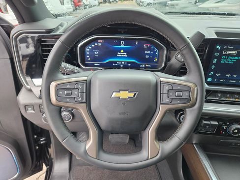 Used 2024 Chevrolet Silverado 2500 High Country w/ High Country Premium Package AWD/4WD image 17