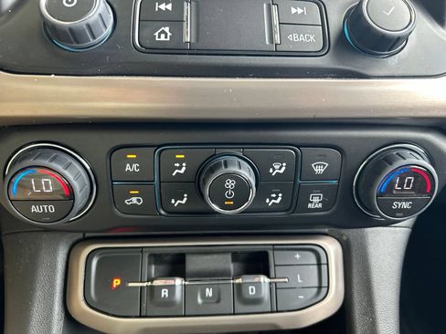 Used 2023 GMC Acadia Denali w/ Denali Technology Package FWD image 18