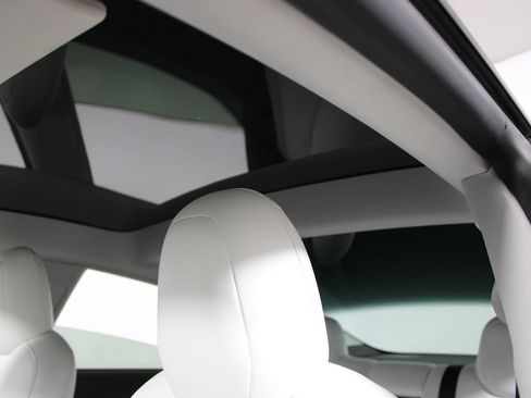 Used 2021 Tesla Model 3 Performance image 9