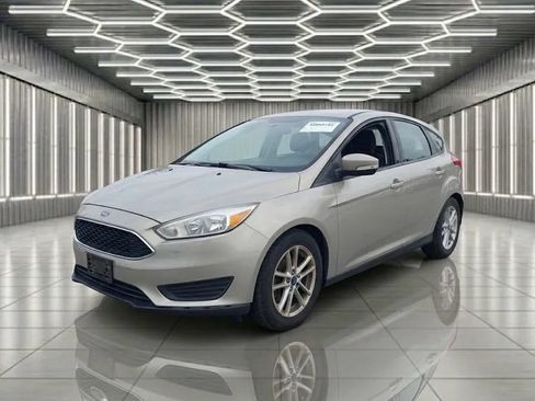 Used 2016 Ford Focus SE FWD image 1