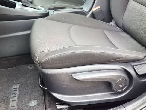 Certified 2022 Kia Forte LXS w/ LXS Technology Package FWD image 21