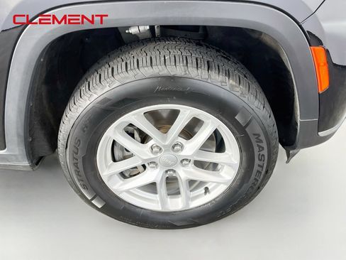 Used 2023 Jeep Grand Cherokee L Laredo AWD/4WD image 36