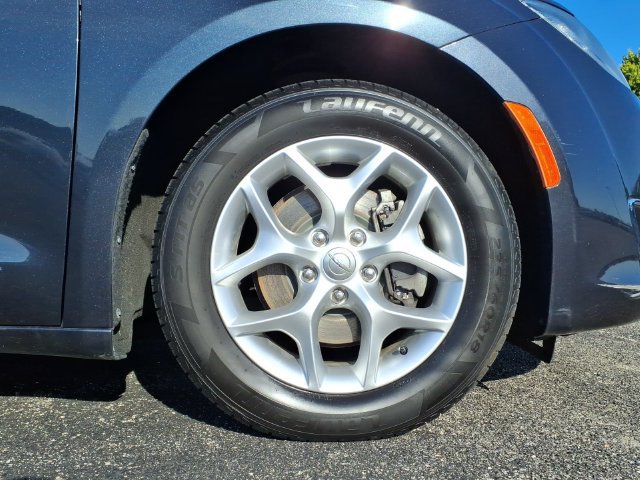 Used 2020 Chrysler Pacifica Limited FWD image 9