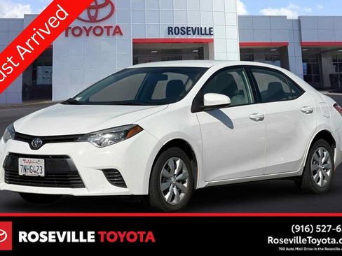 Used 2015 Toyota Corolla LE FWD image 1