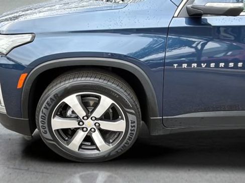 Used 2022 Chevrolet Traverse LT w/ LT Premium Package FWD image 37