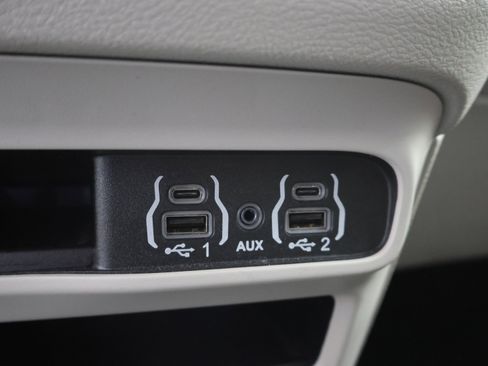 Used 2024 Chrysler Pacifica Touring-L FWD image 47
