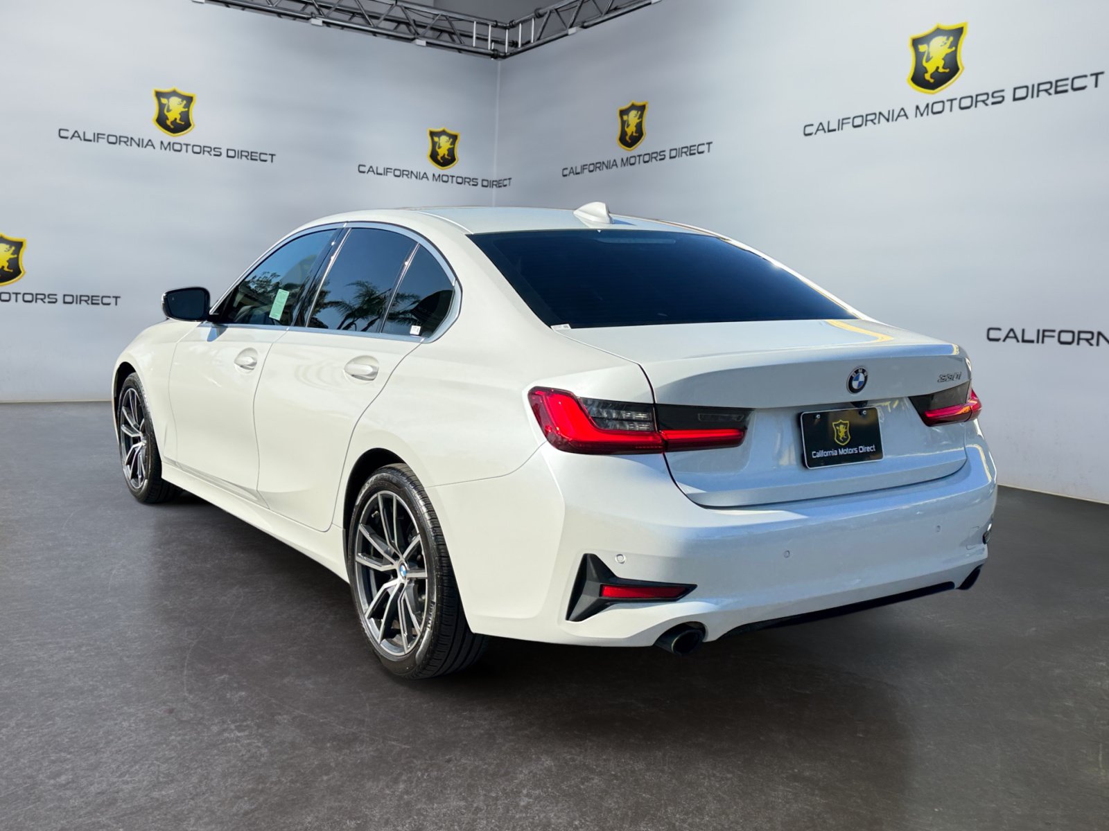 Used 2020 BMW 330i Sedan w/ Convenience Package RWD image 3
