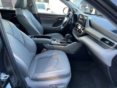 Used 2022 Toyota Highlander Platinum AWD/4WD image 8