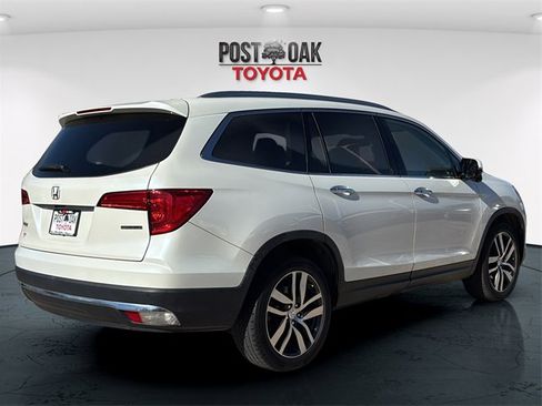 Used 2017 Honda Pilot Touring image 7