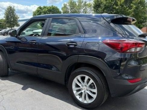 Used 2021 Chevrolet TrailBlazer LS FWD image 2