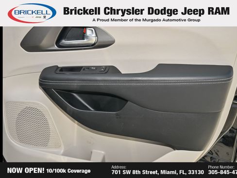 Used 2024 Chrysler Pacifica Touring-L FWD image 13