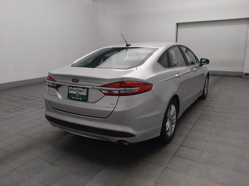 Used 2018 Ford Fusion SE w/ Fusion SE Technology Package FWD image 9