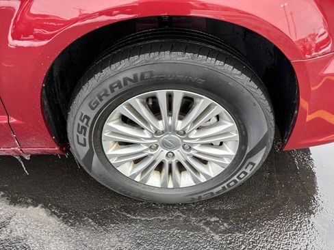 Used 2015 Chrysler Town & Country Touring-L w/ Driver Convenience Group image 26