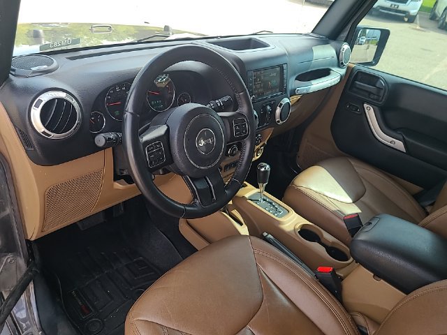 Used 2016 Jeep Wrangler Unlimited Sahara w/ Dual Top Group AWD/4WD image 13