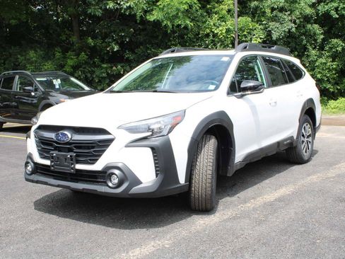 Certified 2025 Subaru Outback Premium AWD/4WD image 5
