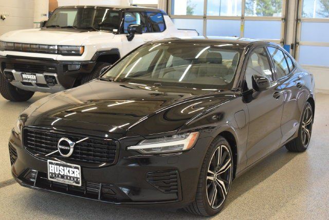 Used 2022 Volvo S60 T8 R-Design Expression w/ Premium Package AWD/4WD image 9