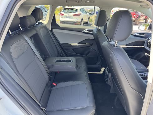 Used 2024 Volkswagen Taos SE w/ Panoramic Sunroof Package FWD image 34