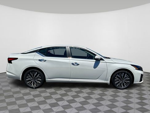 New 2026 Nissan Altima 2.5 SV FWD image 2