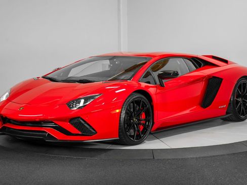 Used 2018 Lamborghini Aventador S image 6