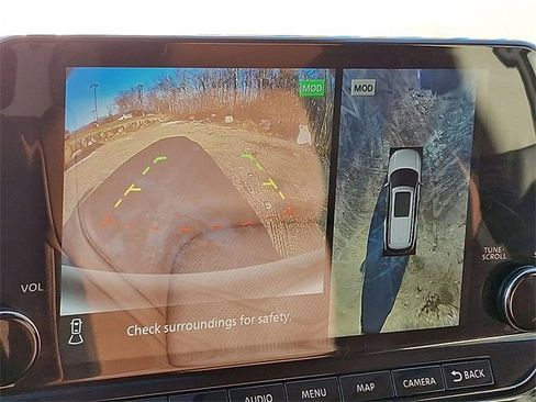 Used 2025 Nissan Pathfinder Platinum w/ Black Appearance Package image 15