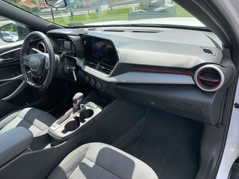 Certified 2024 Chevrolet Trax RS FWD image 25