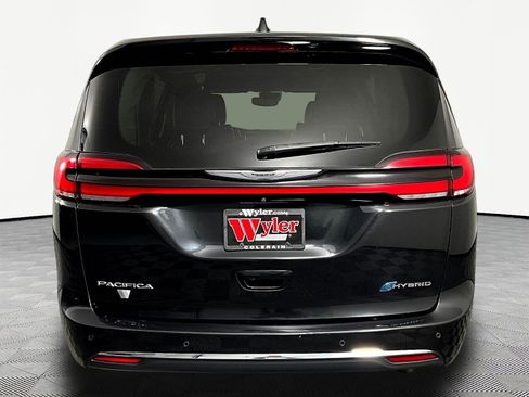 Used 2022 Chrysler Pacifica Touring-L w/ Uconnect Theater Family Group FWD image 5