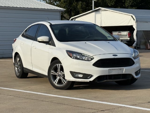 Used 2017 Ford Focus SE FWD image 2