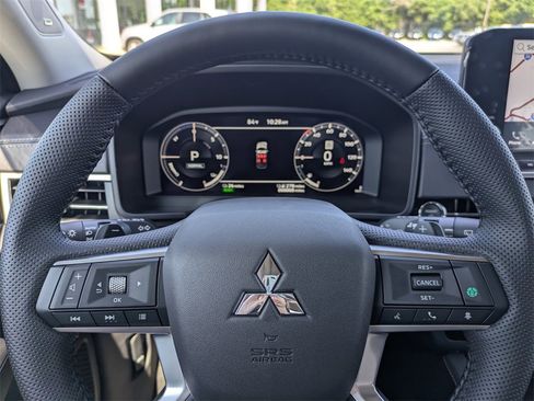 New 2025 Mitsubishi Outlander SE image 30