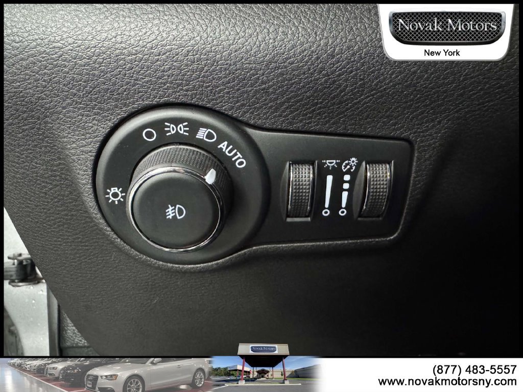 Used 2023 Jeep Compass Latitude w/ Sun and Sound Group AWD/4WD image 21