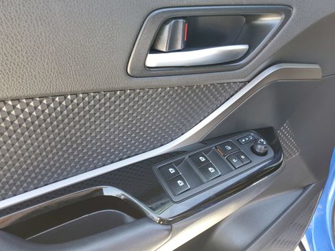 Used 2019 Toyota C-HR XLE FWD image 14