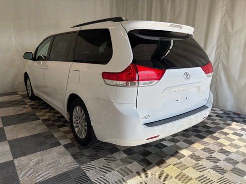 Used 2011 Toyota Sienna XLE image 5