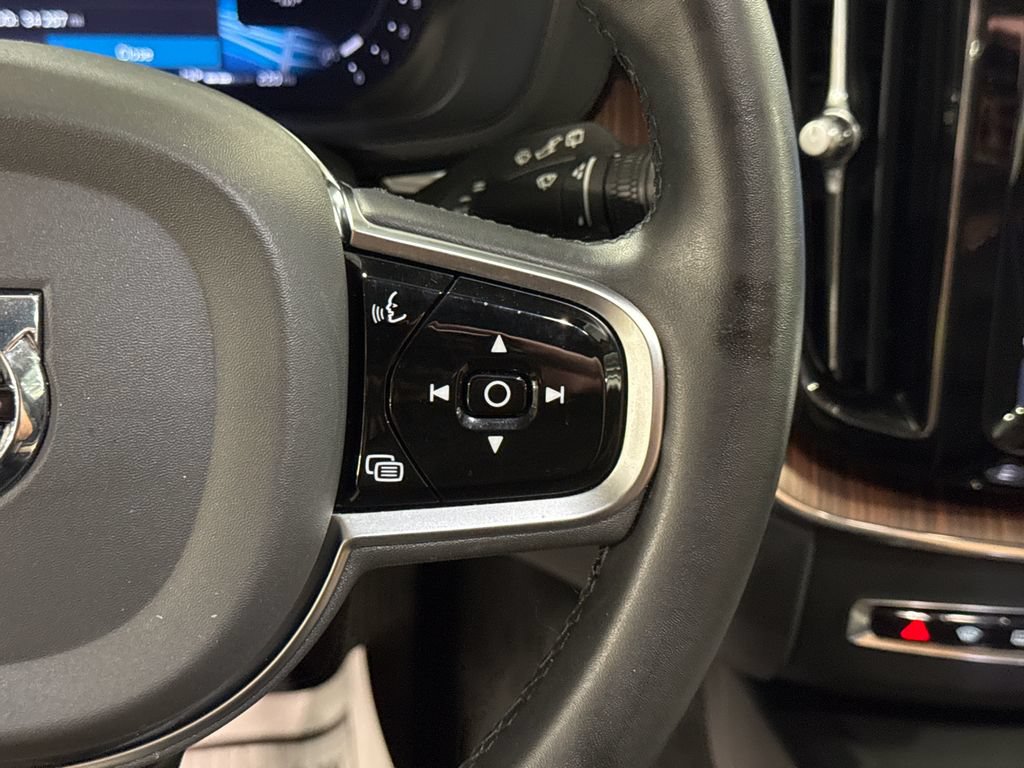 Certified 2023 Volvo XC60 B6 Ultimate w/ Protection Package Premier AWD/4WD image 13