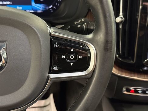 Certified 2023 Volvo XC60 B6 Ultimate w/ Protection Package Premier AWD/4WD image 13
