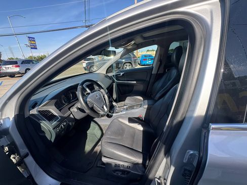 Used 2016 Volvo XC60 T5 Premier w/ Proximity Package FWD image 9