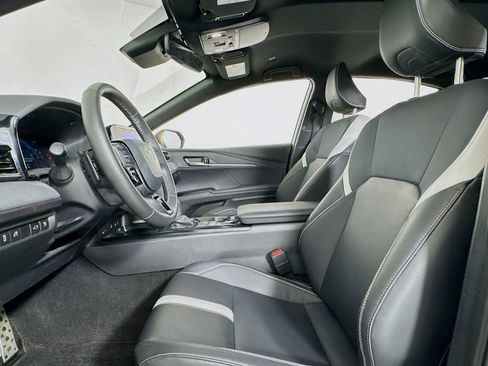 Used 2025 Toyota Camry SE FWD image 10