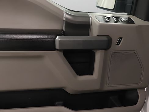 Used 2018 Ford F150 XLT w/ Equipment Group 302A Luxury AWD/4WD image 20