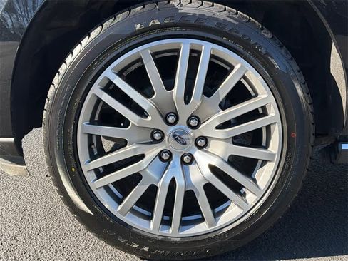 Used 2023 Ford Expedition Limited image 9