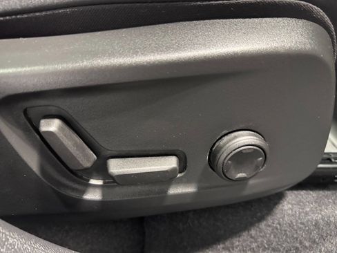 Used 2022 Volvo C40 P8 Recharge Ultimate image 22