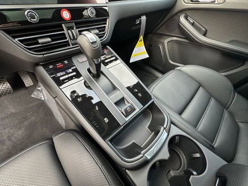 Used 2026 Porsche Macan image 30