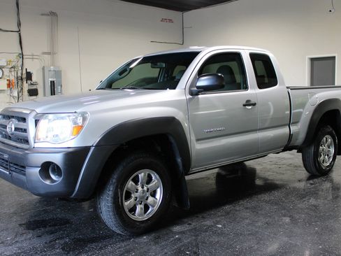 Used 2010 Toyota Tacoma PreRunner RWD image 6