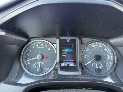 Used 2021 Toyota Tacoma TRD Off-Road w/ Technology Package AWD/4WD image 17