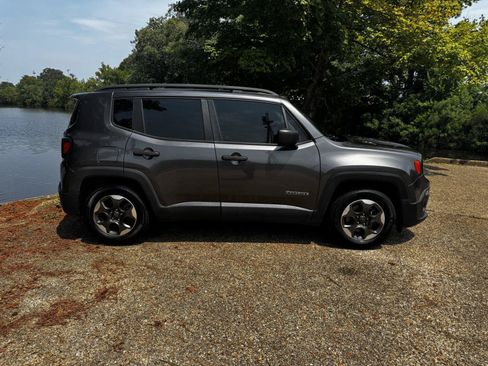 Used 2018 Jeep Renegade Sport w/ Power & Air Group FWD image 3