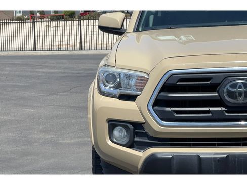 Used 2018 Toyota Tacoma SR5 RWD image 41