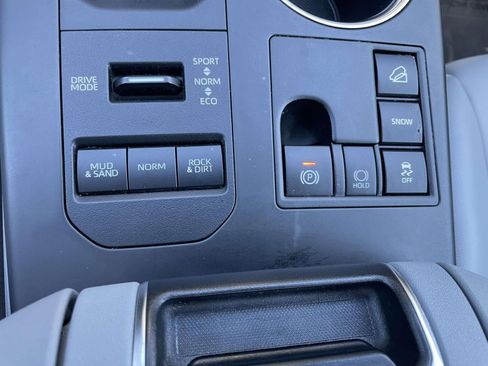 Used 2023 Toyota Highlander XLE image 36