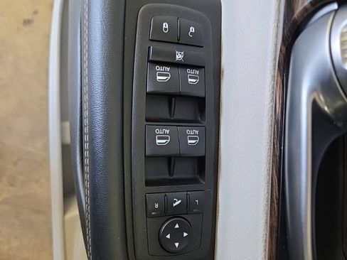 Used 2023 Chrysler Pacifica Limited FWD image 22