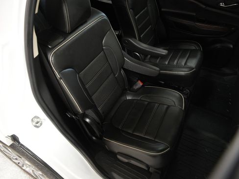 Used 2022 GMC Acadia Denali w/ Denali Ultimate Package image 18