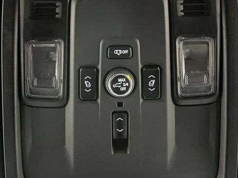 Used 2025 GMC Yukon XL Denali AWD/4WD image 40