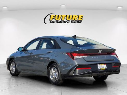 Used 2025 Hyundai Elantra SE FWD image 7